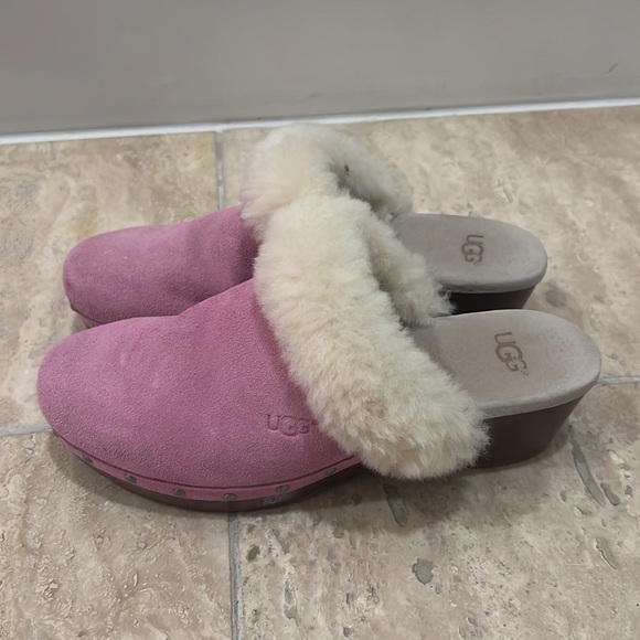 Brand new UGG slip on Size 34 - Picture 2 of 3